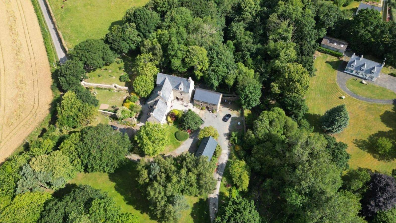 Manoir Medieval Du XV Ieme Siecle Minihy-Tréguier Exterior foto